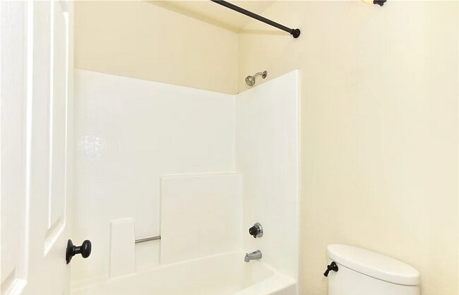 Building Photo - This home is a cozy 1 BR, 1 BA Condo