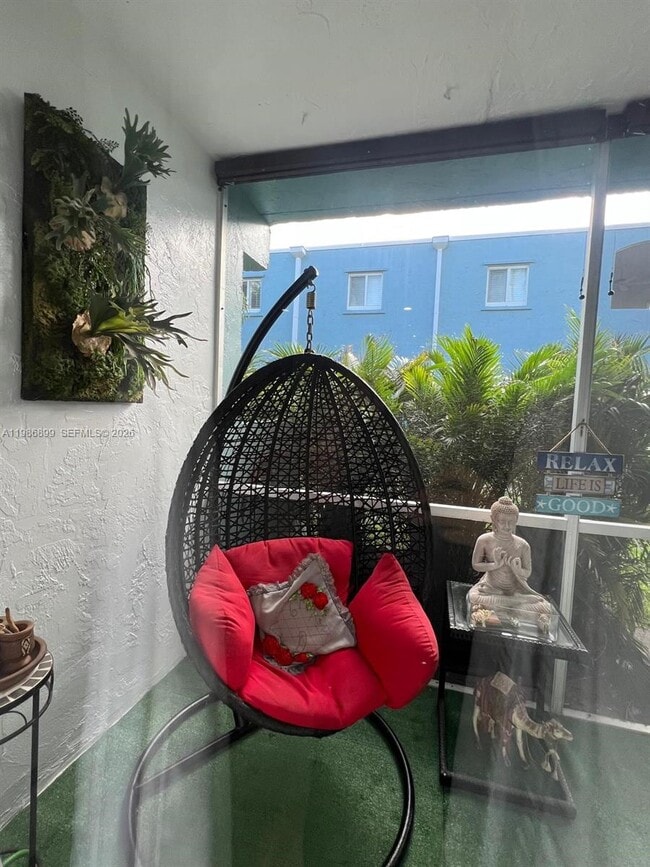 Building Photo - 1432 S Lakeside Dr