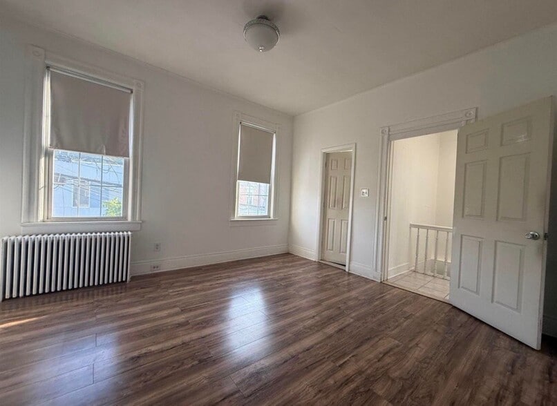 Building Photo - 606 59th St