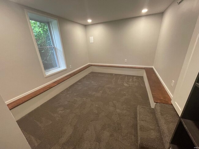 Building Photo - 410 E Hillside Dr