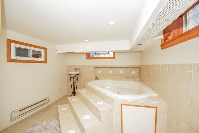 Building Photo - 3549 Bainbridge Rd