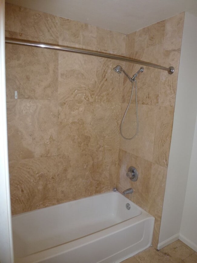 Building Photo - Beautiful Condominium in Gated Community i...