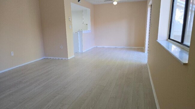 Building Photo - 3242 Coral Lake Ln
