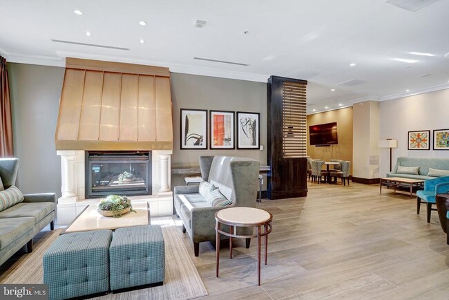 Building Photo - 3101 N Hampton Dr