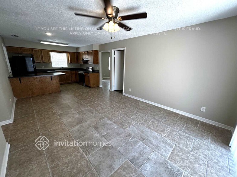 Building Photo - 2615 Roxie Ave