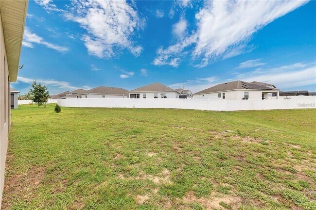 Building Photo - 272 Taft Dr