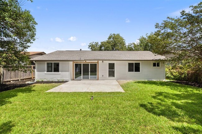 Building Photo - 1111 Spearson Ln