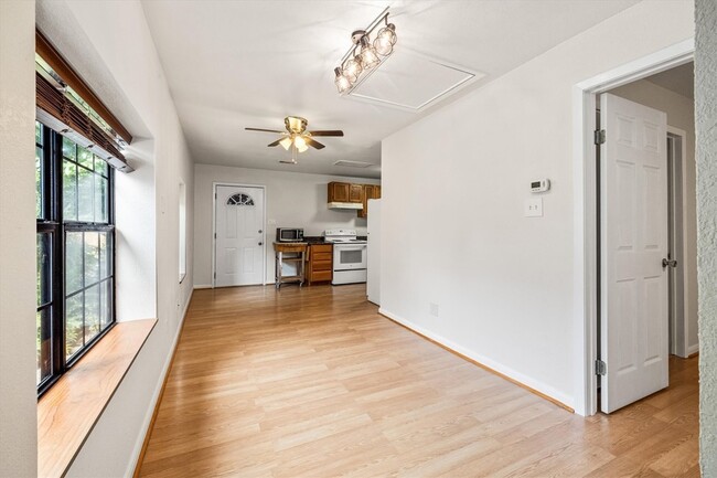 Building Photo - 3515 Avenue R