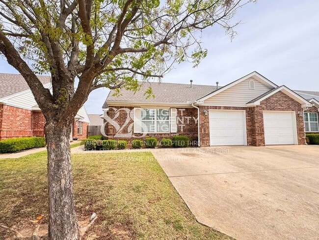 Building Photo - ADORABLE East Norman 3 Bed/2 Bath Duplex Available NOW in Eastridge!
