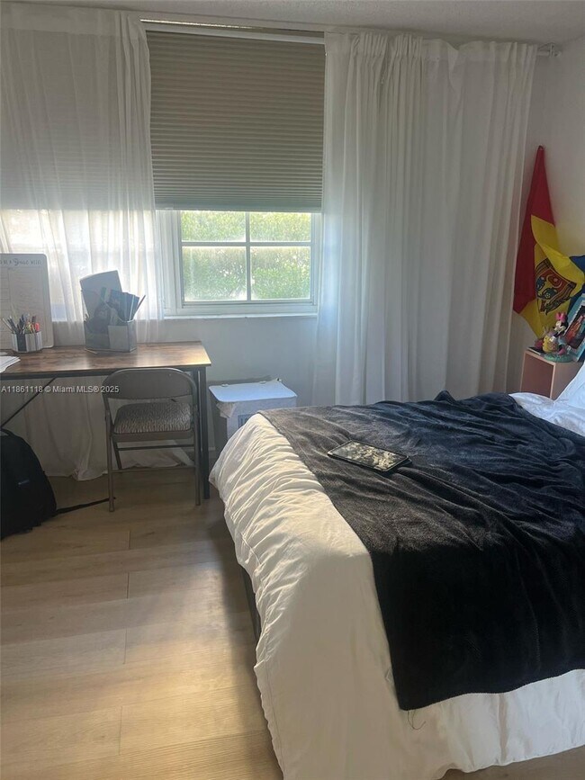 Building Photo - 19601 E Country Club Dr