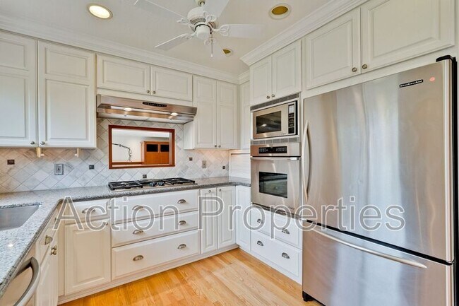 Building Photo - 2685 Yorkton Dr