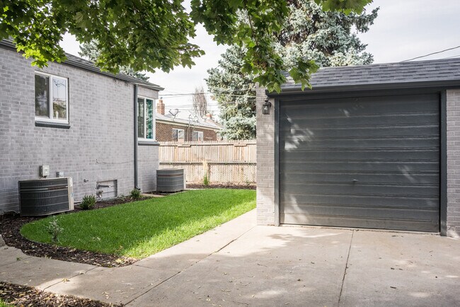 Garage - 1460 Elm Street