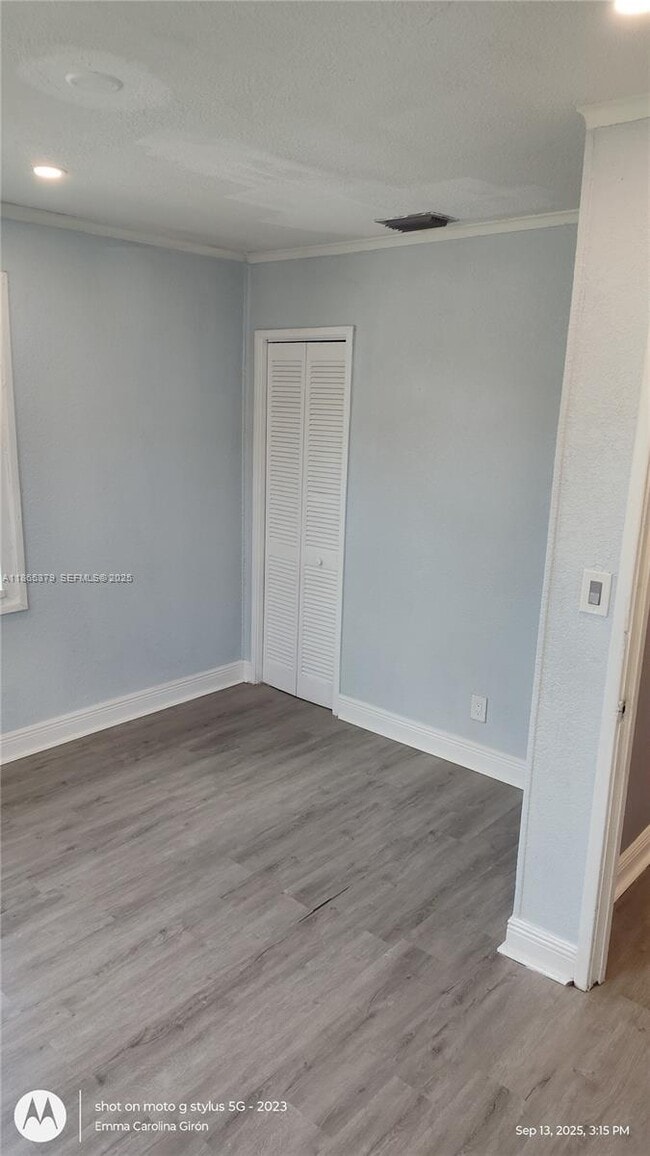 Building Photo - 849 W 2nd St