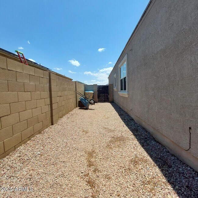 Building Photo - 25322 W Carson Dr