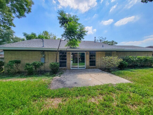 Building Photo - 3919 Hickok Ln