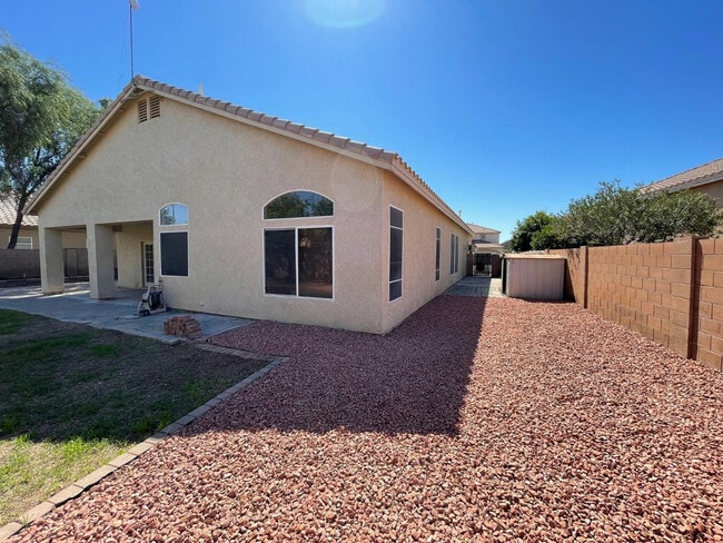 Building Photo - 686 W Del Rio St