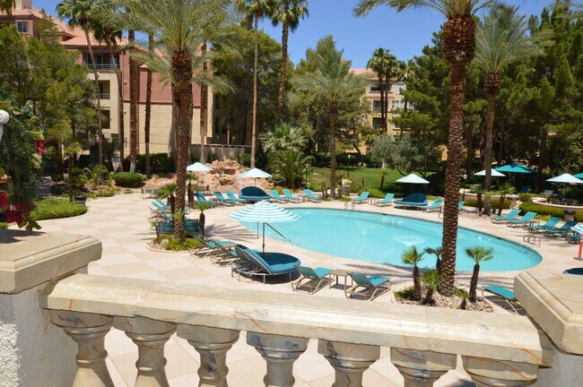 Building Photo - Meridian - Newly Remodeled Luxury Condo Re...