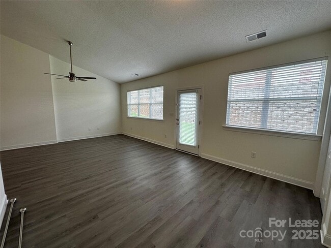 Building Photo - 6277 Alyssum Pl