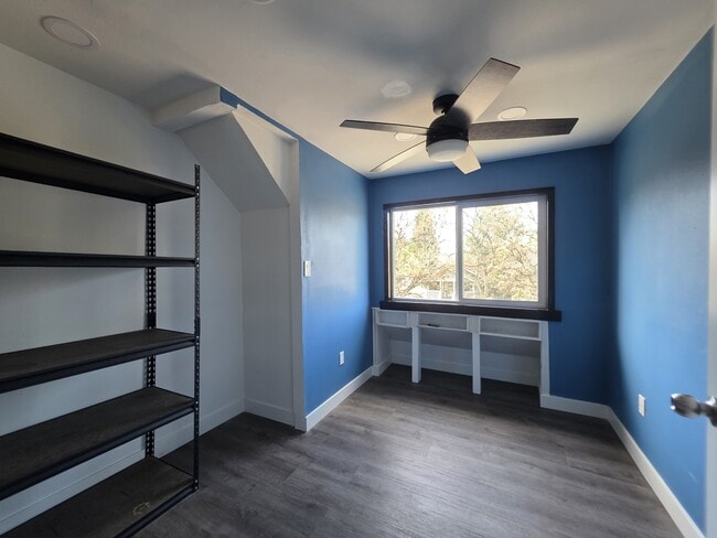 Building Photo - 1060-KE1060 15th St NE