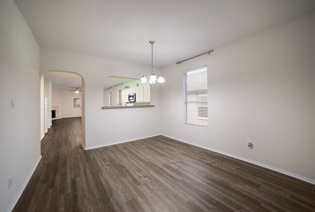 Building Photo - 27110 Saddlefoot Way