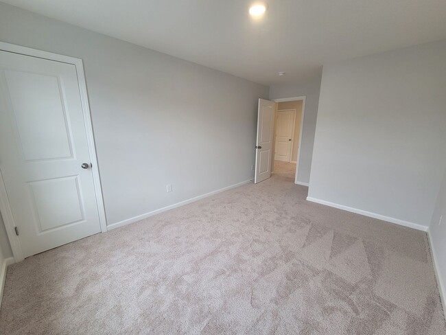 Building Photo - Welcome to our townhouse in the beautiful location of Leland, NC.