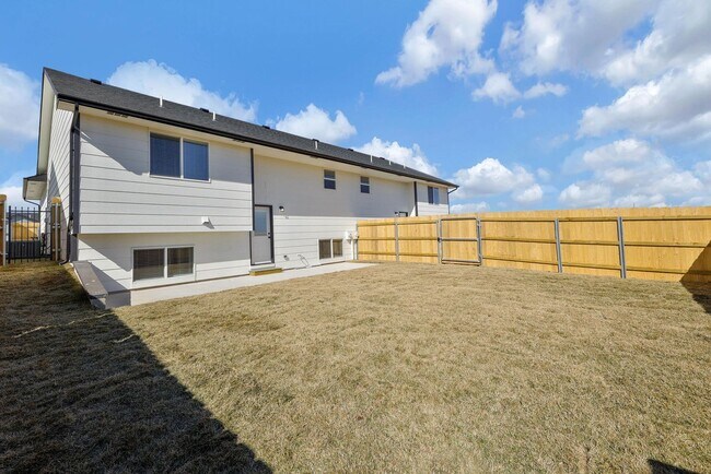 Building Photo - 5378 N Toben Dr