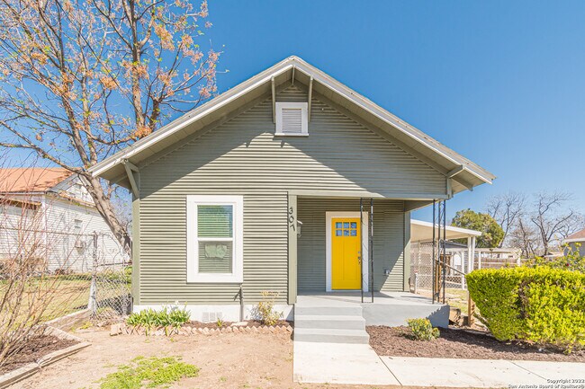 Primary Photo - 307 W Lubbock St