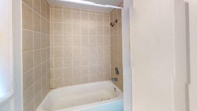 Building Photo - 801 E Ann St