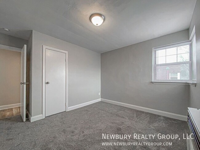 Building Photo - Meticulously maintained two-bedroom, one-b...