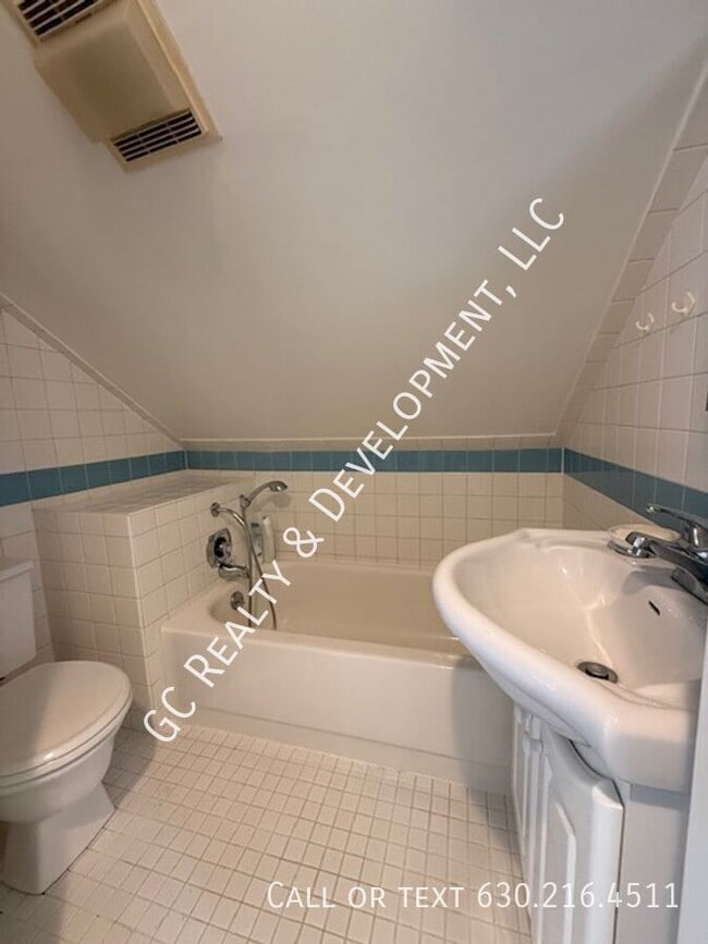 Building Photo - 4120 N Overhill Ave