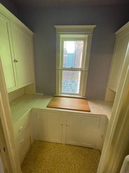 Pantry attached to kitchen - 216 E Franklin St