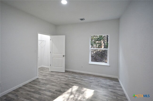 Building Photo - 1234 Clearcreek Dr