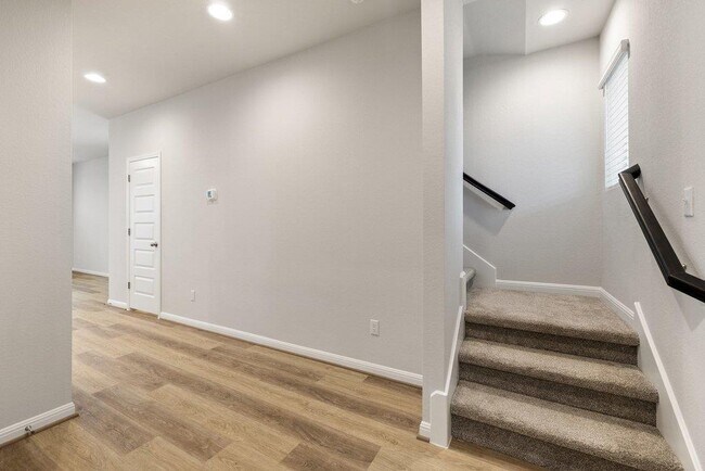 Building Photo - 303 Elm Br Trl