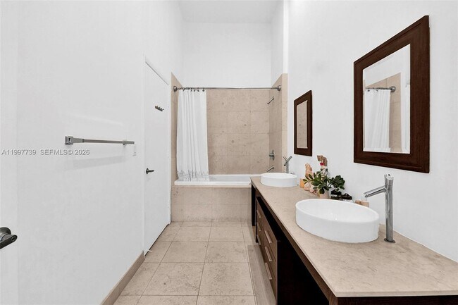 Building Photo - 465 Brickell Ave