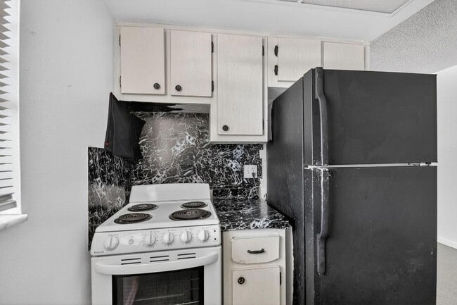 Building Photo - 1406 Barton Rd