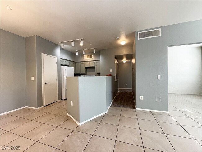 Building Photo - 50 Aura de Blanco St