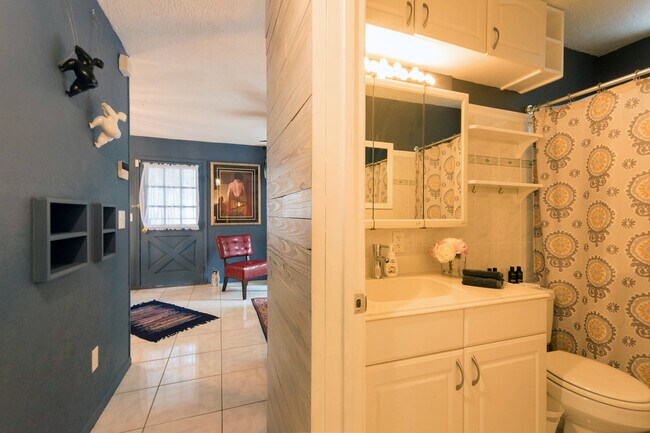 Building Photo - 1022 8th St N