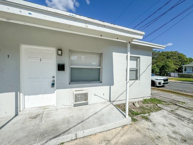 Building Photo - 908 14th St