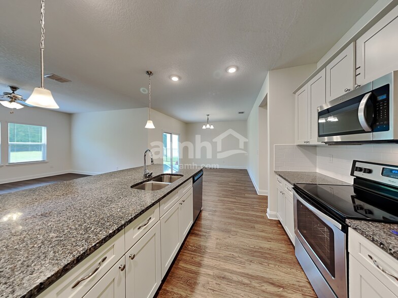 Building Photo - 887 Sunny Stroll Dr