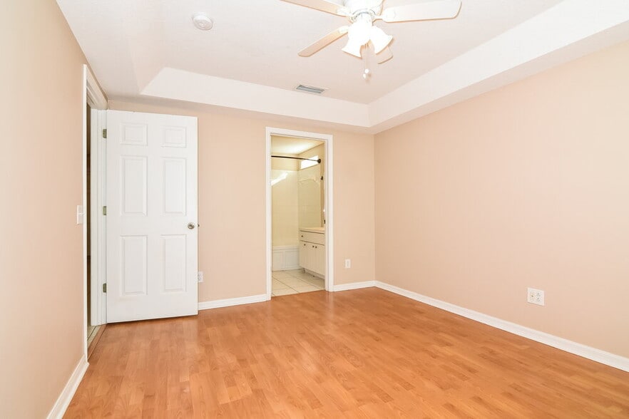 Building Photo - 5133 Anclote River St