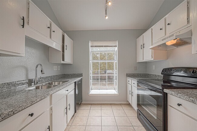 Building Photo - 9809 Richmond Ave.