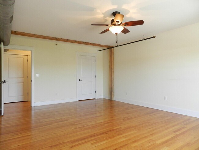 Building Photo - 505 Fay St