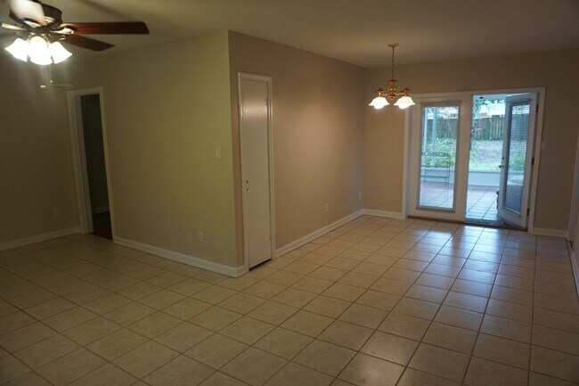 Building Photo - Beautiful 3 Bedroom House Behind Midtown