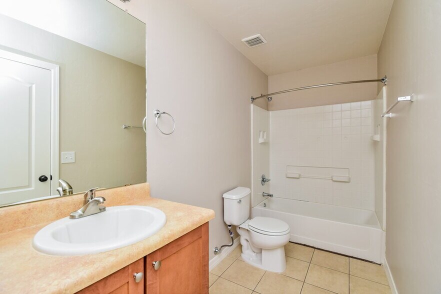 Building Photo - 6766 S Parliament Dr