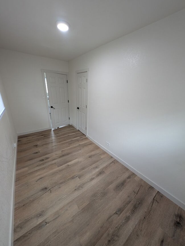 Building Photo - Adorable Four Bedroom w/ Fenced Yard Avail...