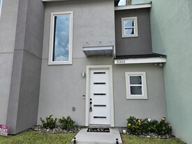 Building Photo - 5303 N Crown Pt