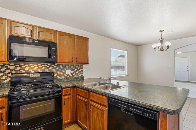 Building Photo - 2300 Glitter Point