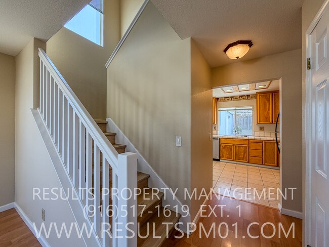 Building Photo - Cottages! Spacious 4 Bedroom Home