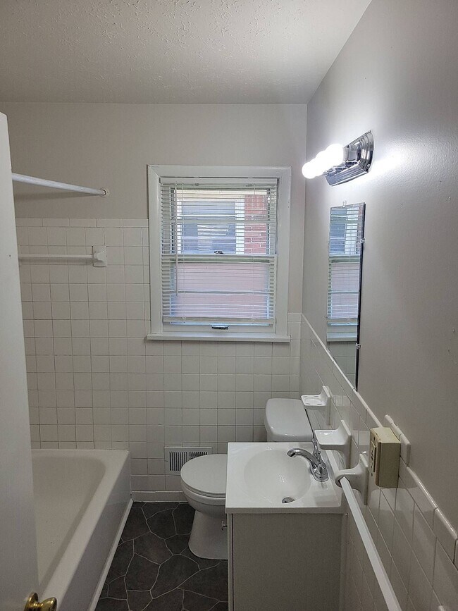 Building Photo - 4113 La Salle Ave