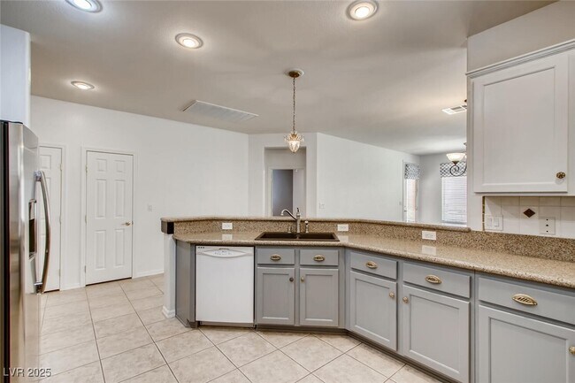 Building Photo - 5389 Progresso St